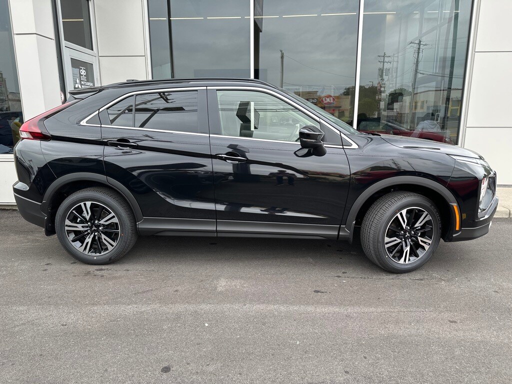 2024 Mitsubishi Eclipse Cross SE photo 2