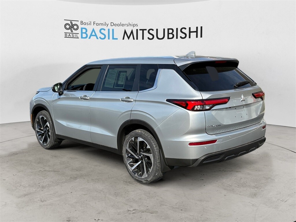 2022 Mitsubishi Outlander ES S-AWC photo 3
