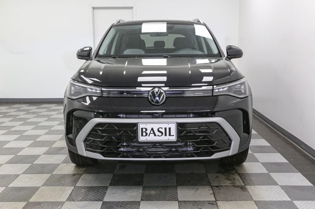 2025 Volkswagen Taos SEL photo 3