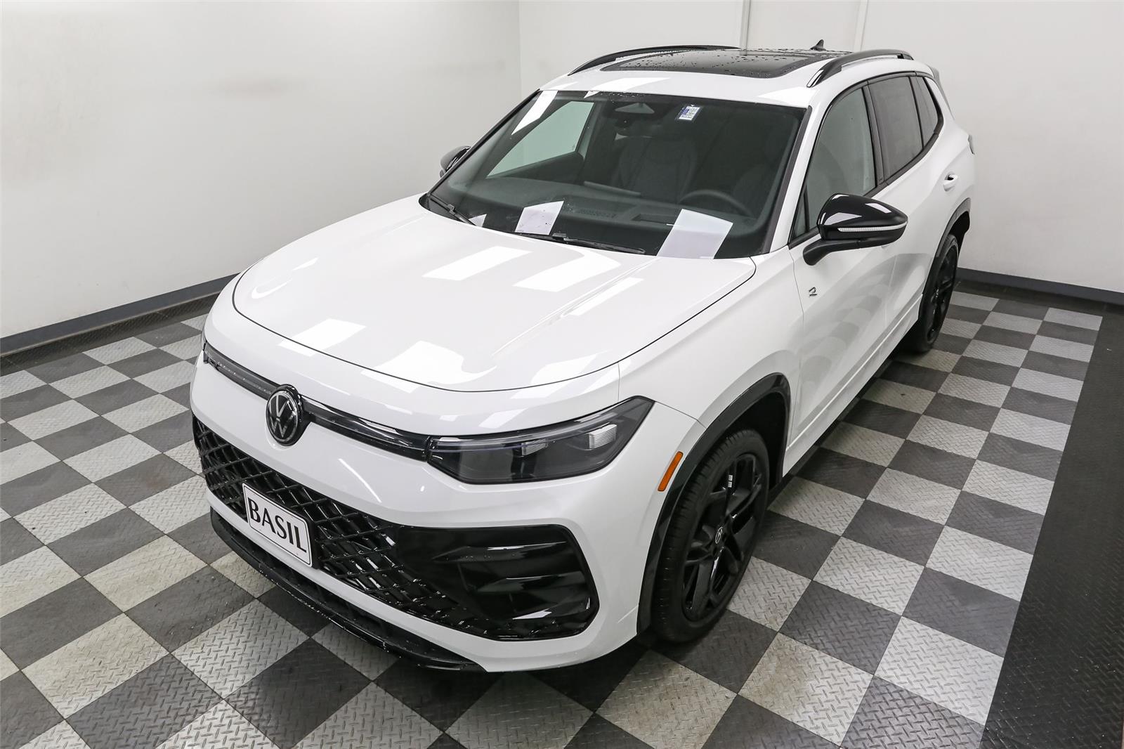 2026 Volkswagen Tiguan SE R-LINE BLACK - Photo 6