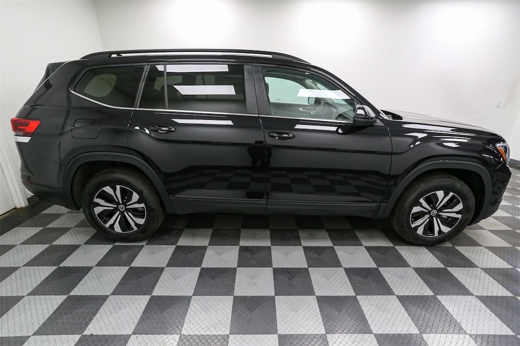 2026 Volkswagen Atlas SE Technology photo 3