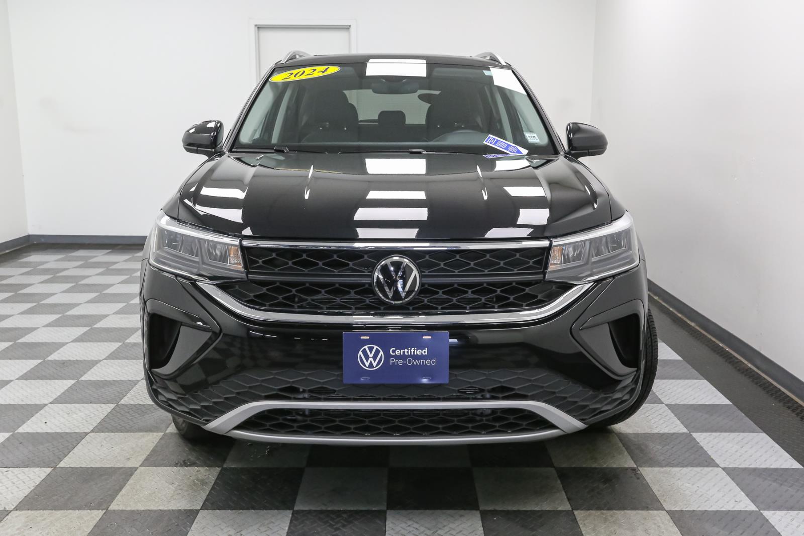 2024 Volkswagen Taos SE photo 3