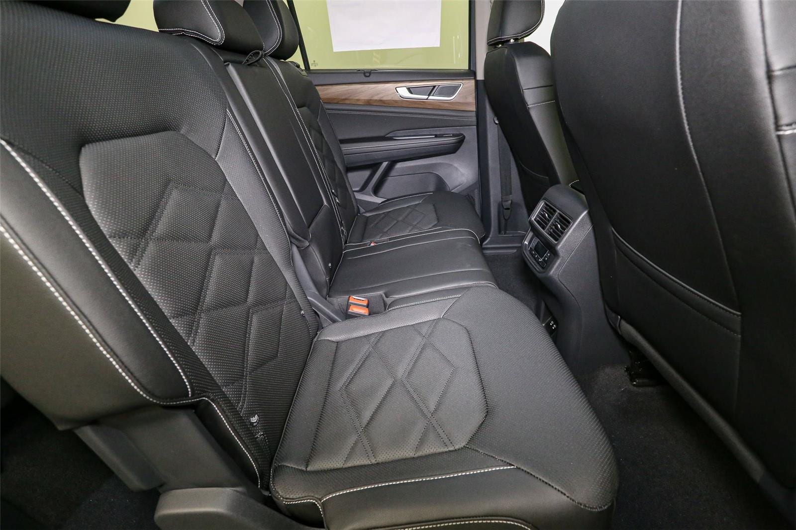 2026 Volkswagen Atlas SE w/Tech - Photo 16