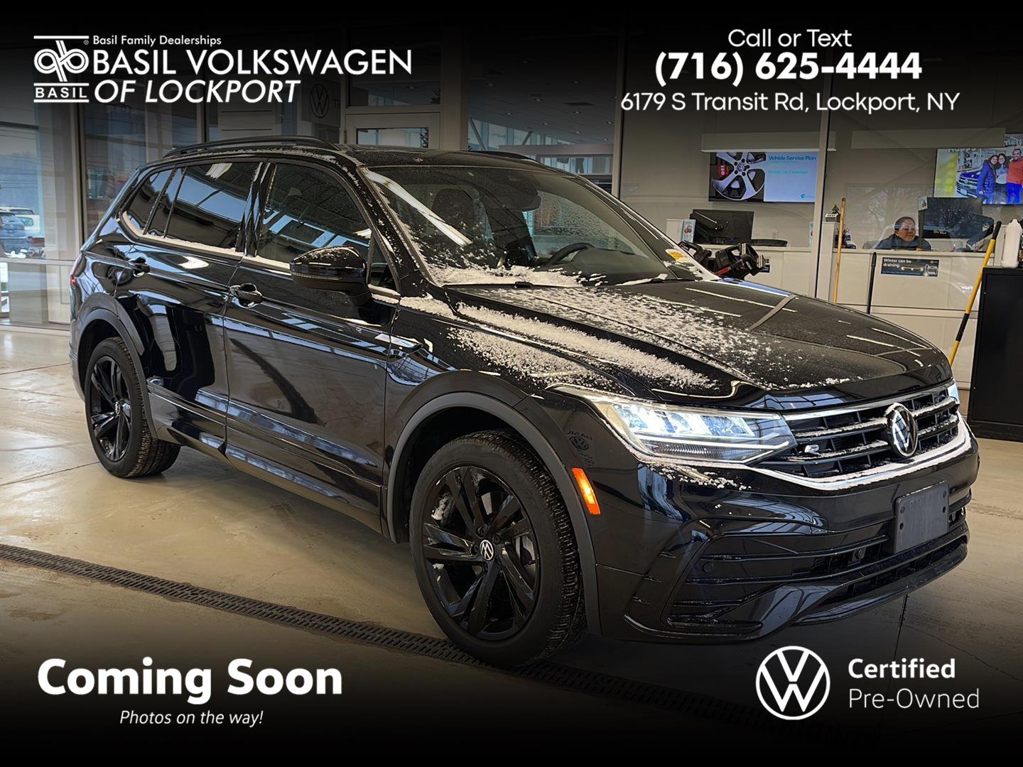 2023 Volkswagen Tiguan SE R-LINE BLACK's photo