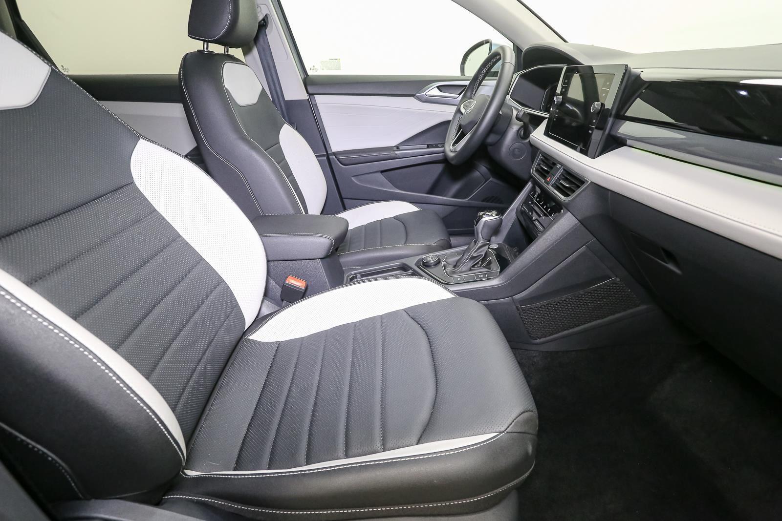 2025 Volkswagen Taos SEL - Photo 17
