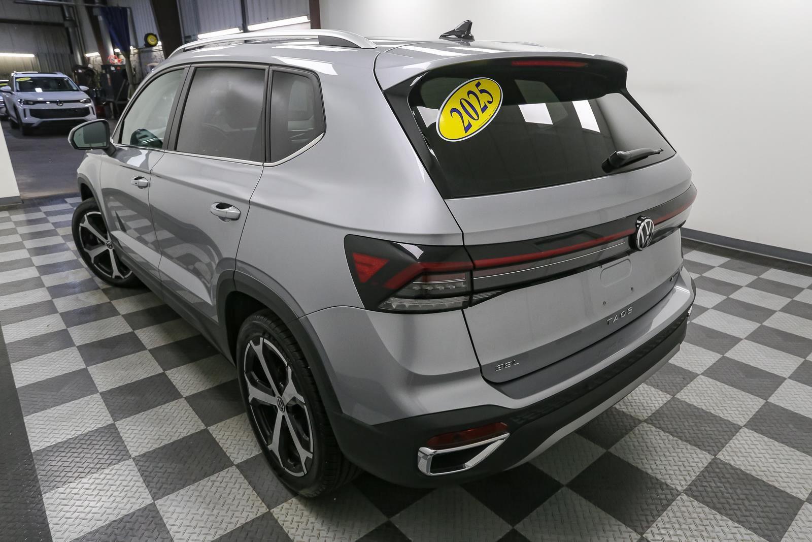 2025 Volkswagen Taos SEL - Photo 10