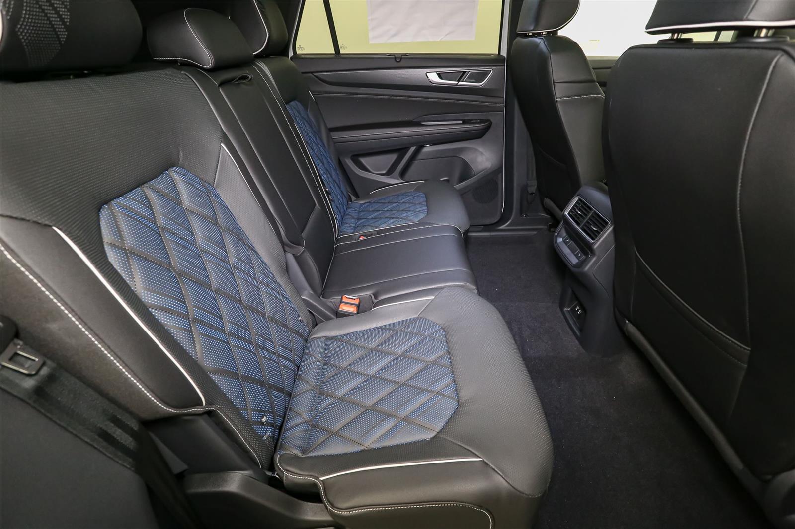 2026 Volkswagen Atlas Cross Sport SEL Premium R-LINE - Photo 17