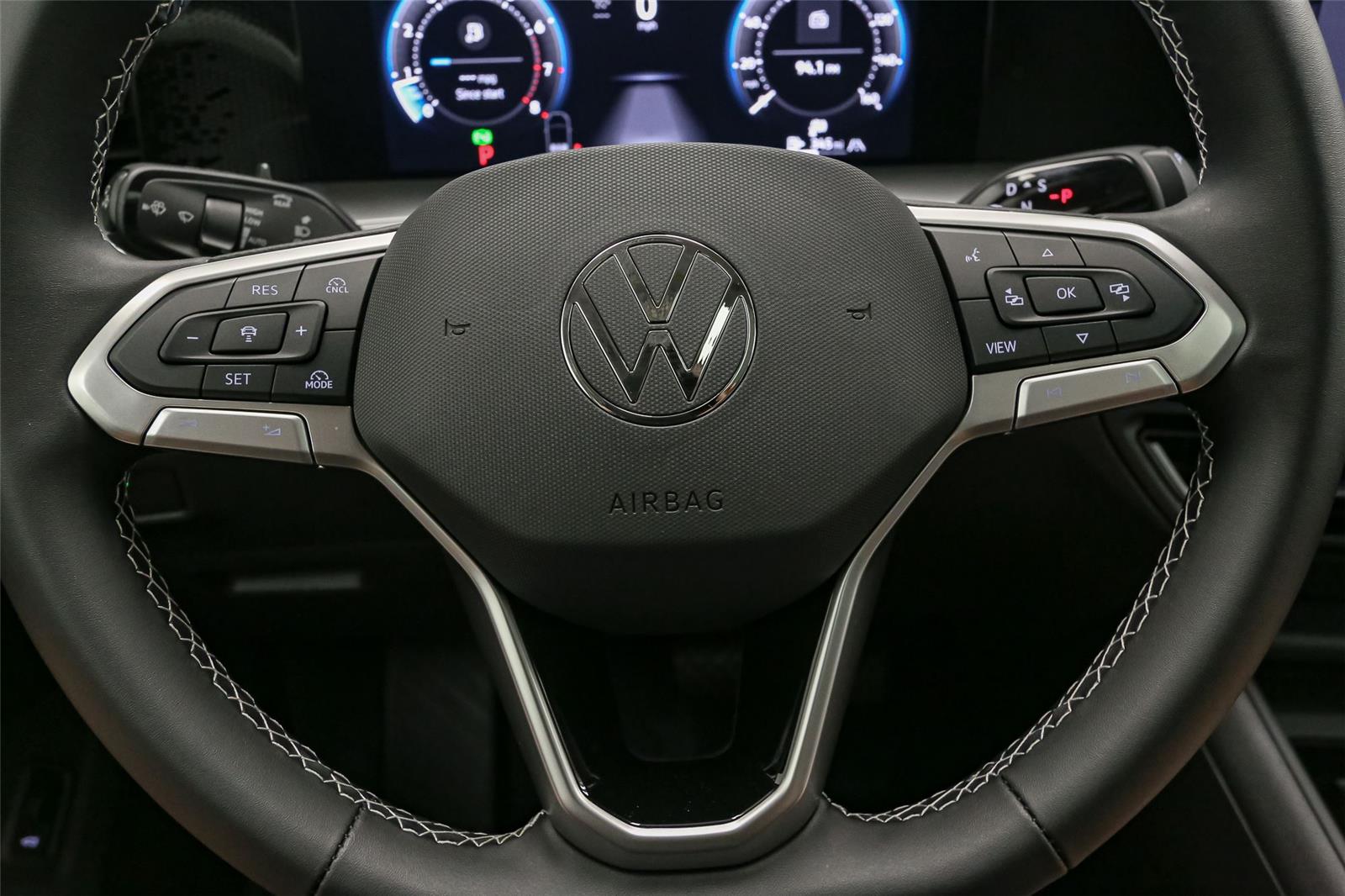 2025 Volkswagen Tiguan SE - Photo 23