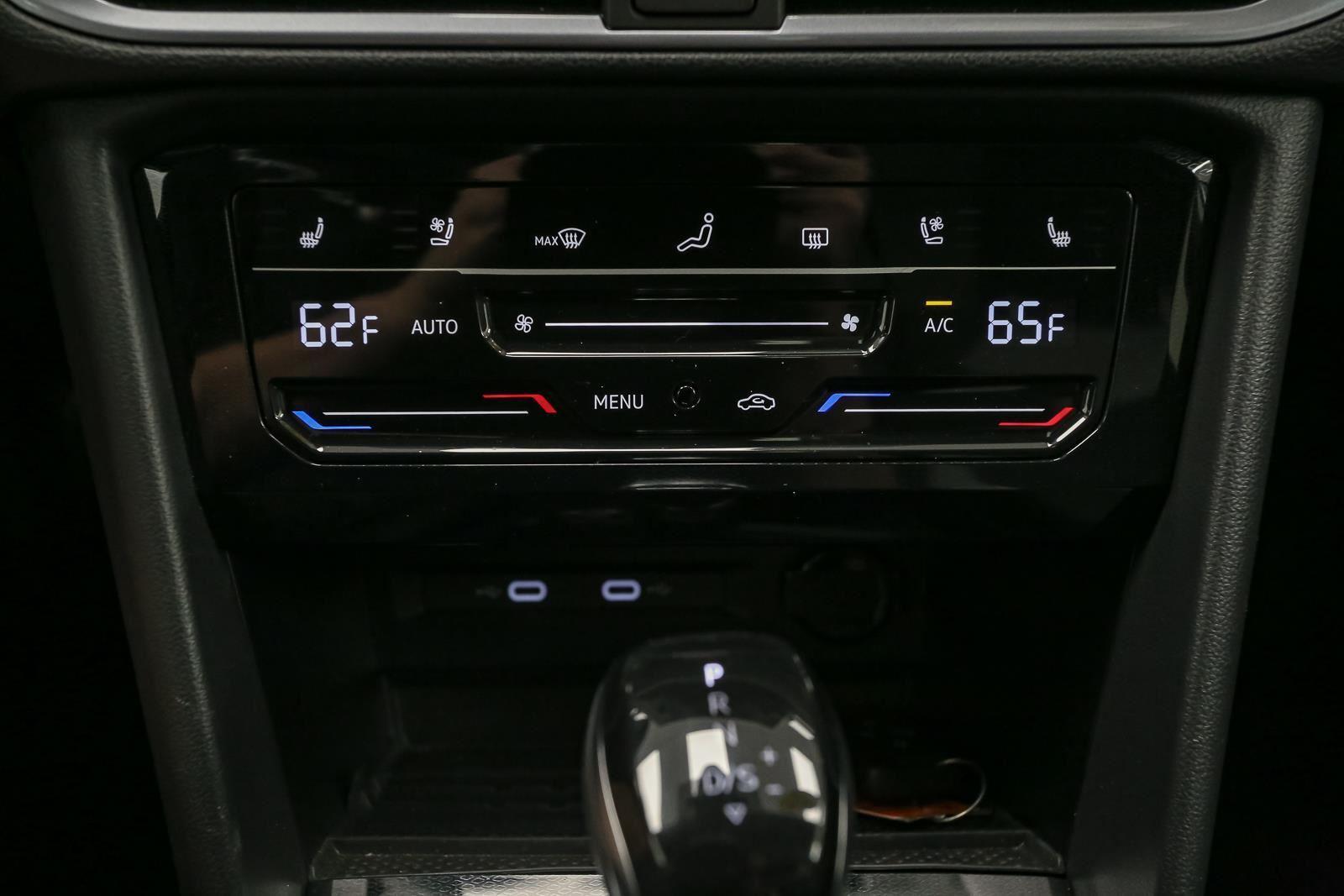 2025 Volkswagen Taos SEL - Photo 32
