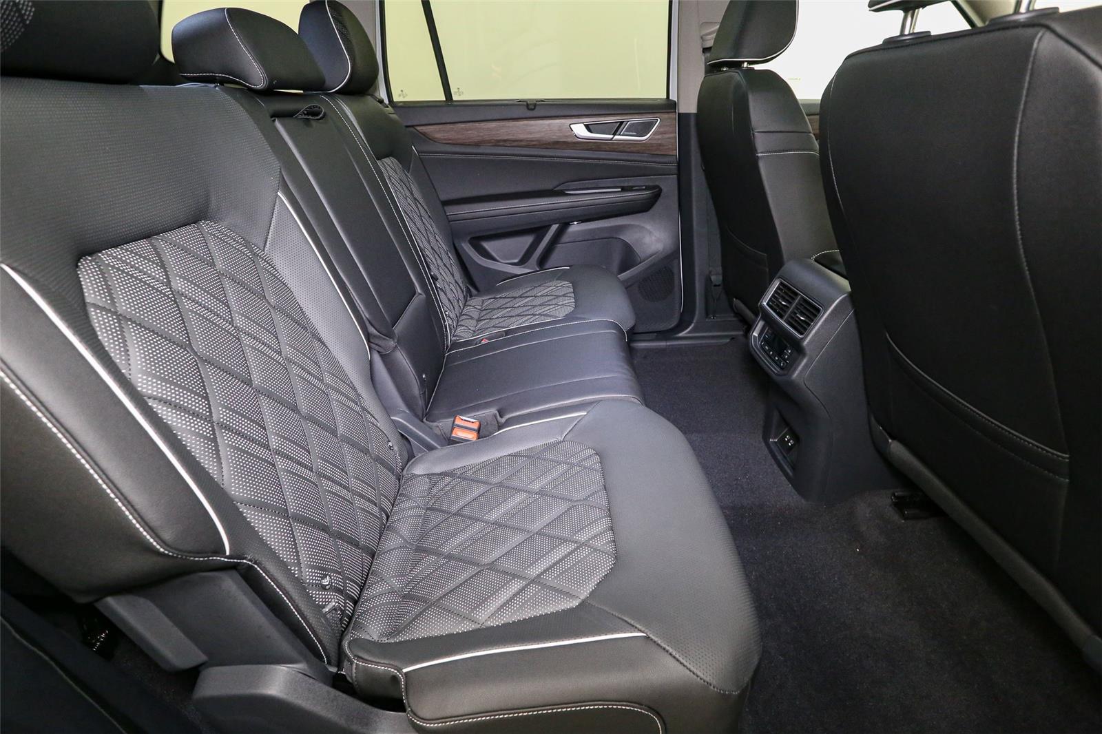 2026 Volkswagen Atlas SEL Premium R-Line - Photo 18