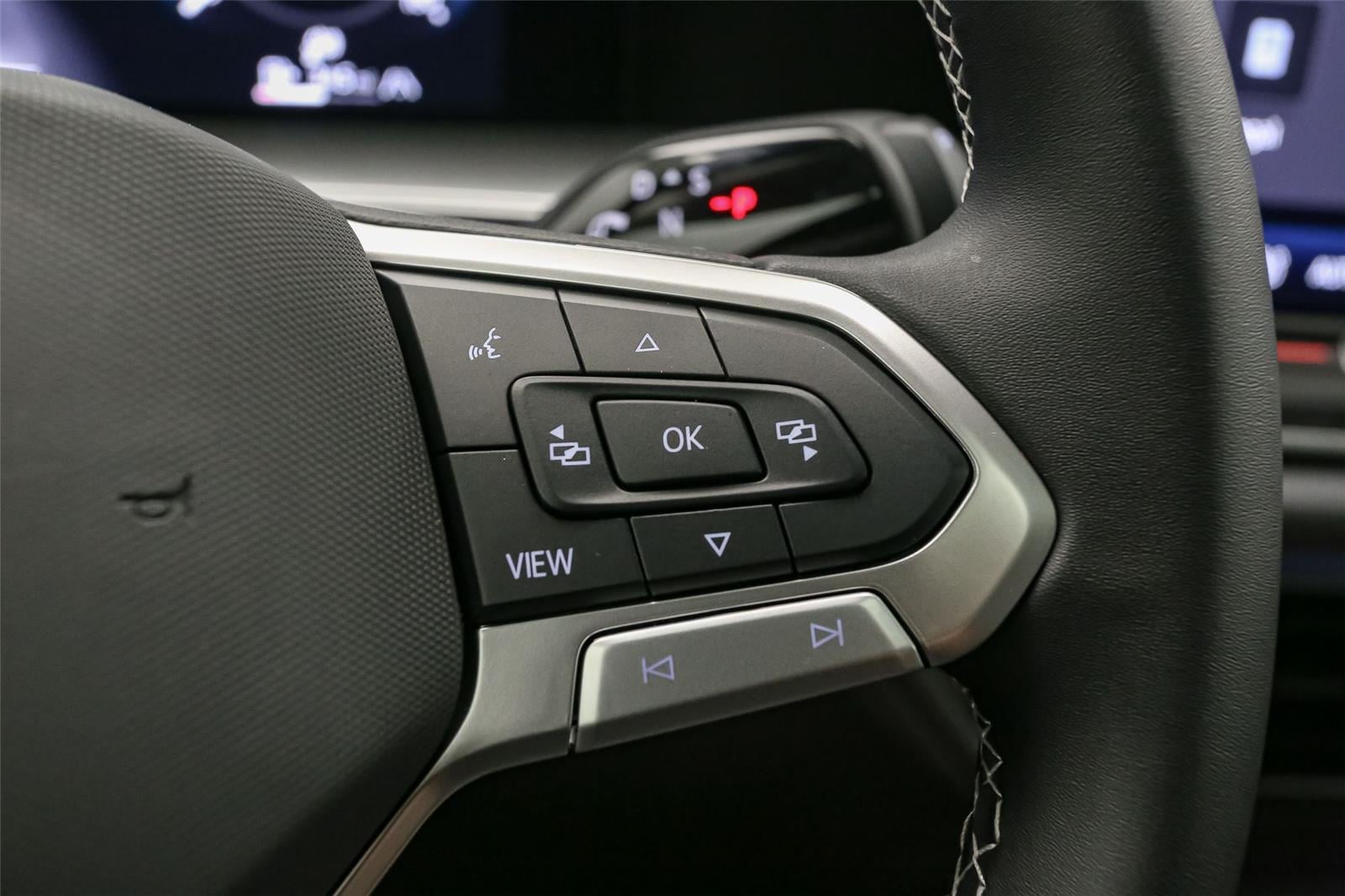 2025 Volkswagen Tiguan SE - Photo 25