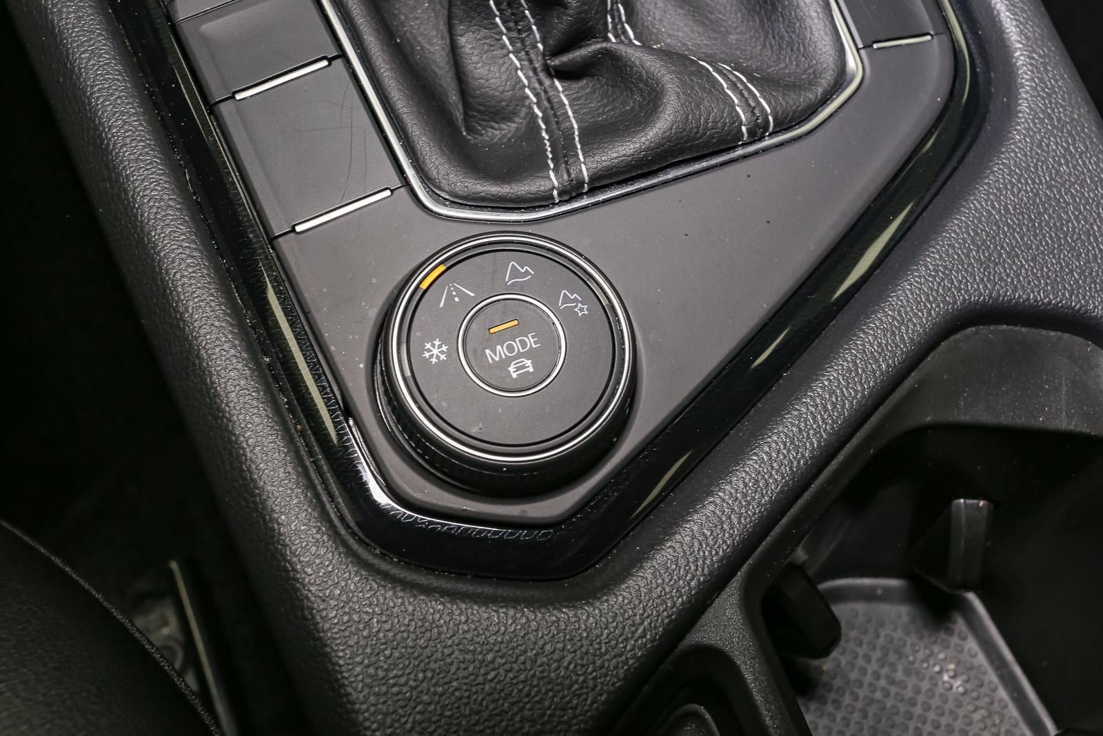 2025 Volkswagen Taos SEL - Photo 35