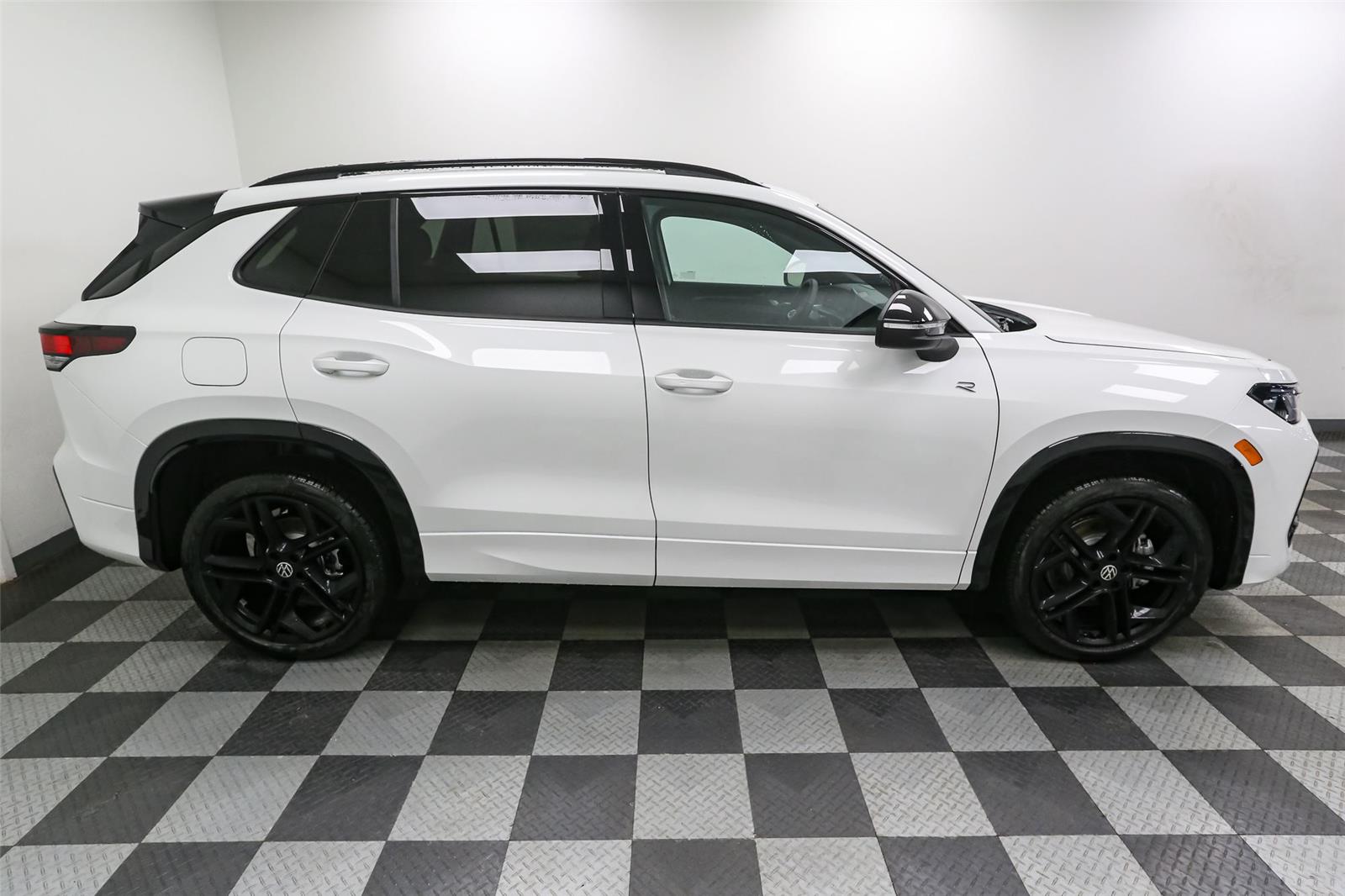 2026 Volkswagen Tiguan SE R-LINE BLACK - Photo 8