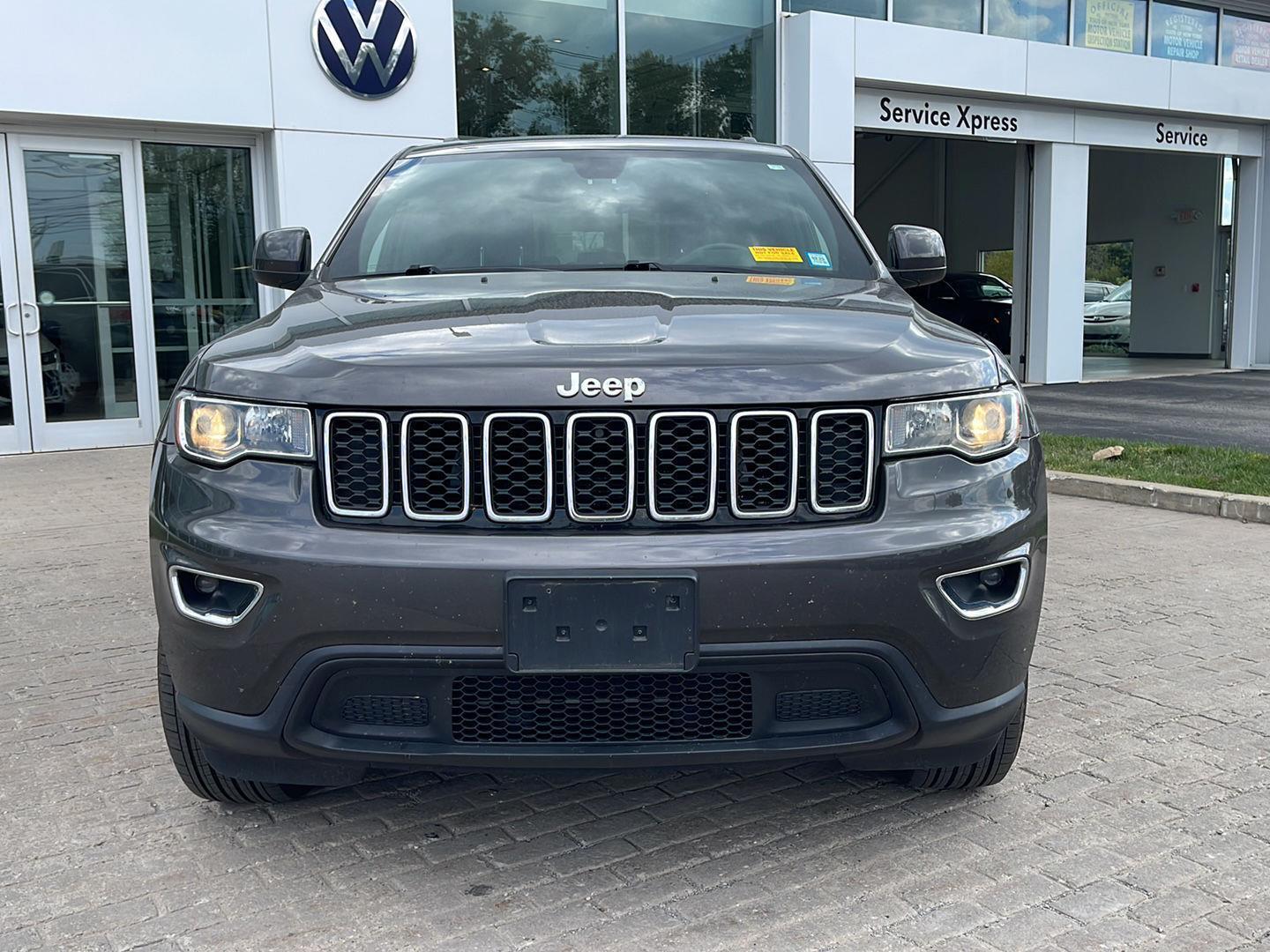 2021 Jeep Grand Cherokee Laredo X photo 2