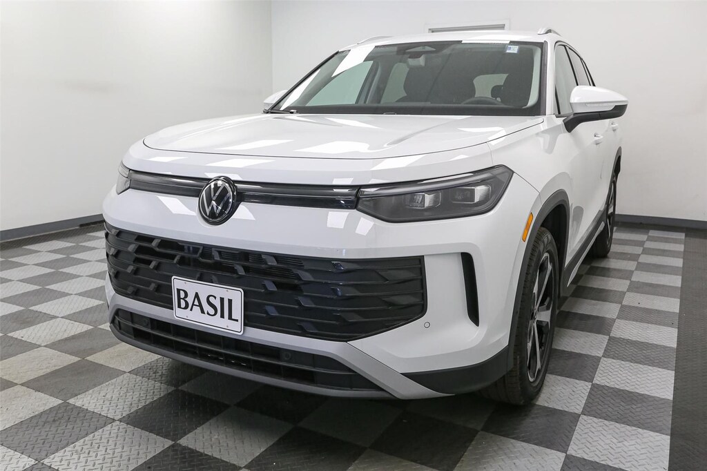 New 2025 Volkswagen Tiguan SE 4MOTION