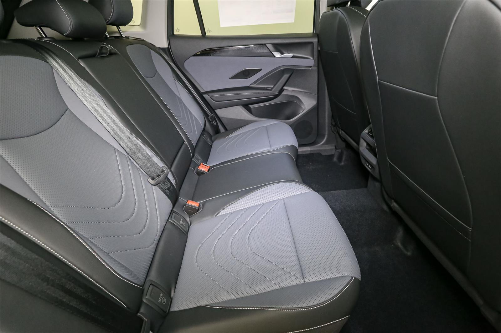 2025 Volkswagen Tiguan SE - Photo 17