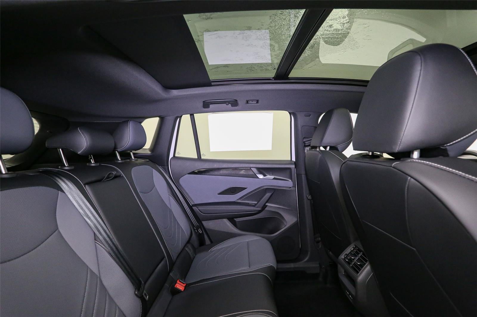 2026 Volkswagen Tiguan SE R-LINE BLACK - Photo 19