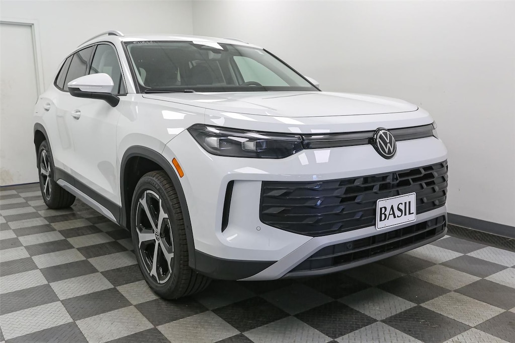 New 2025 Volkswagen Tiguan SE 4MOTION