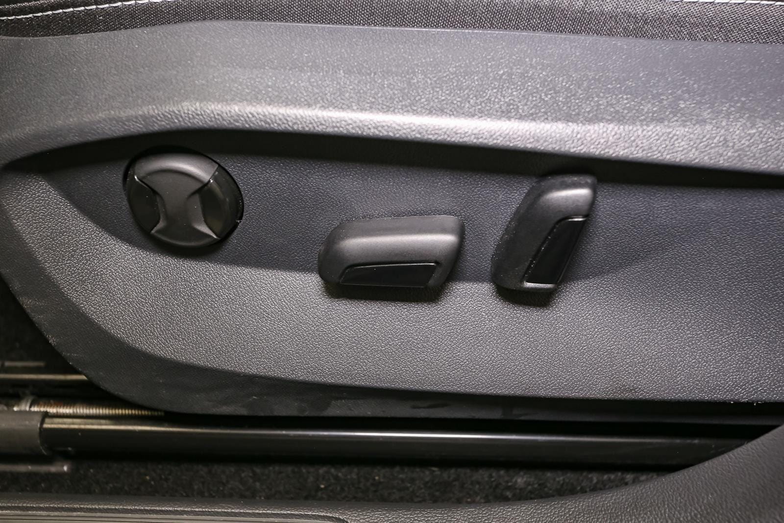 2025 Volkswagen Taos SEL - Photo 43