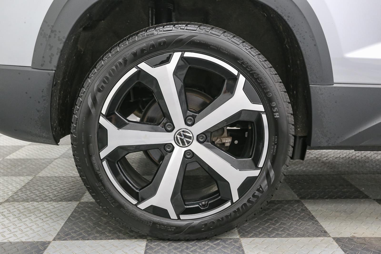 2025 Volkswagen Taos SEL - Photo 16