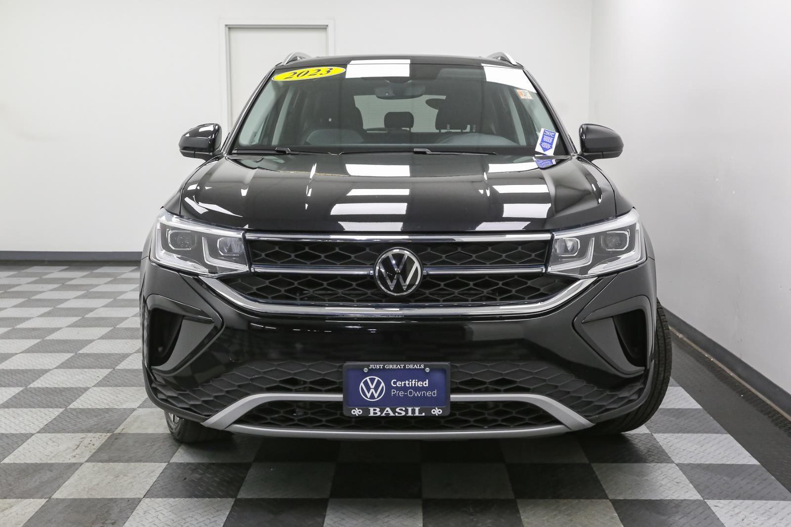 2023 Volkswagen Taos SEL photo 3