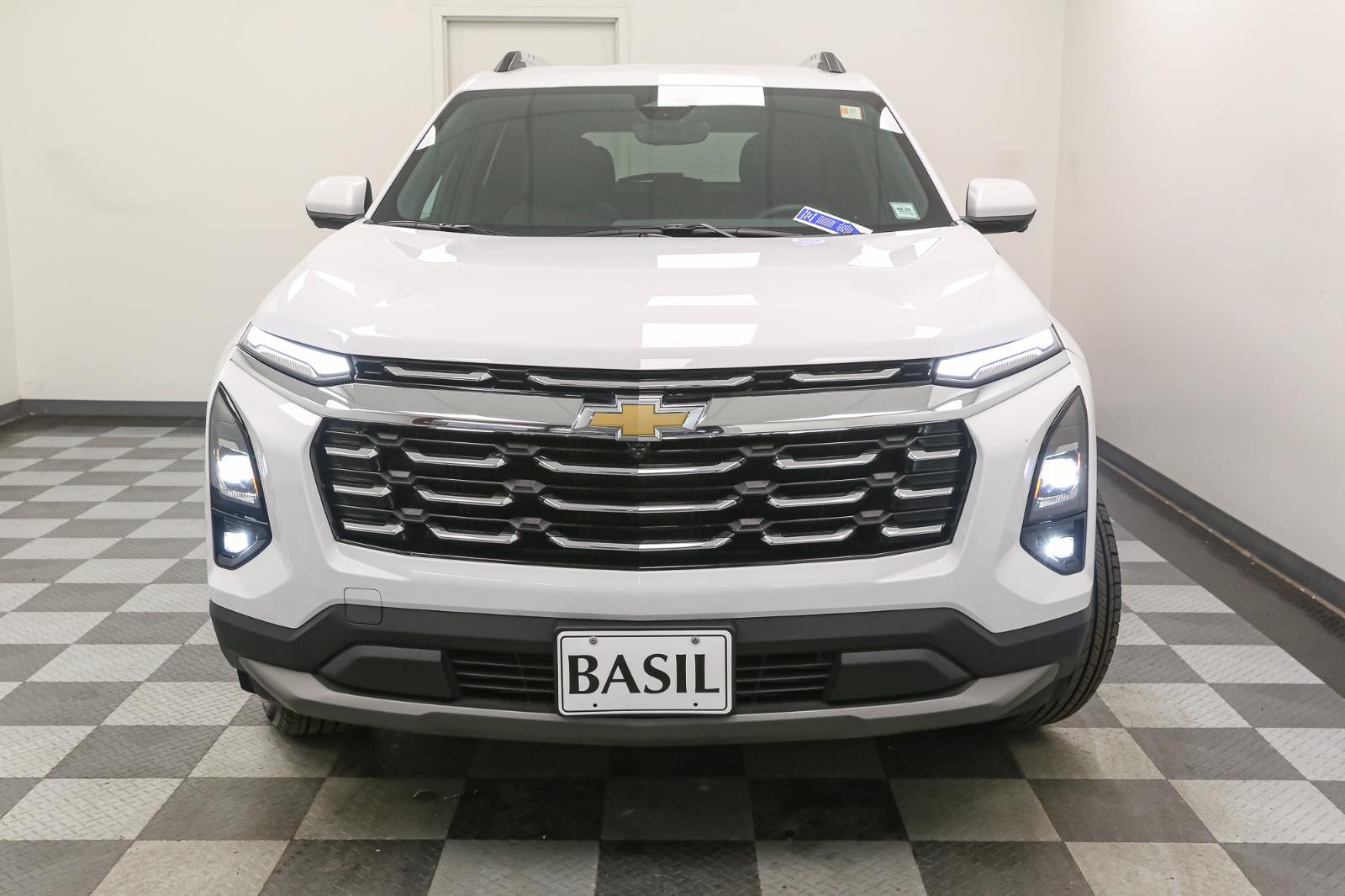 2025 Chevrolet Equinox LT photo 2