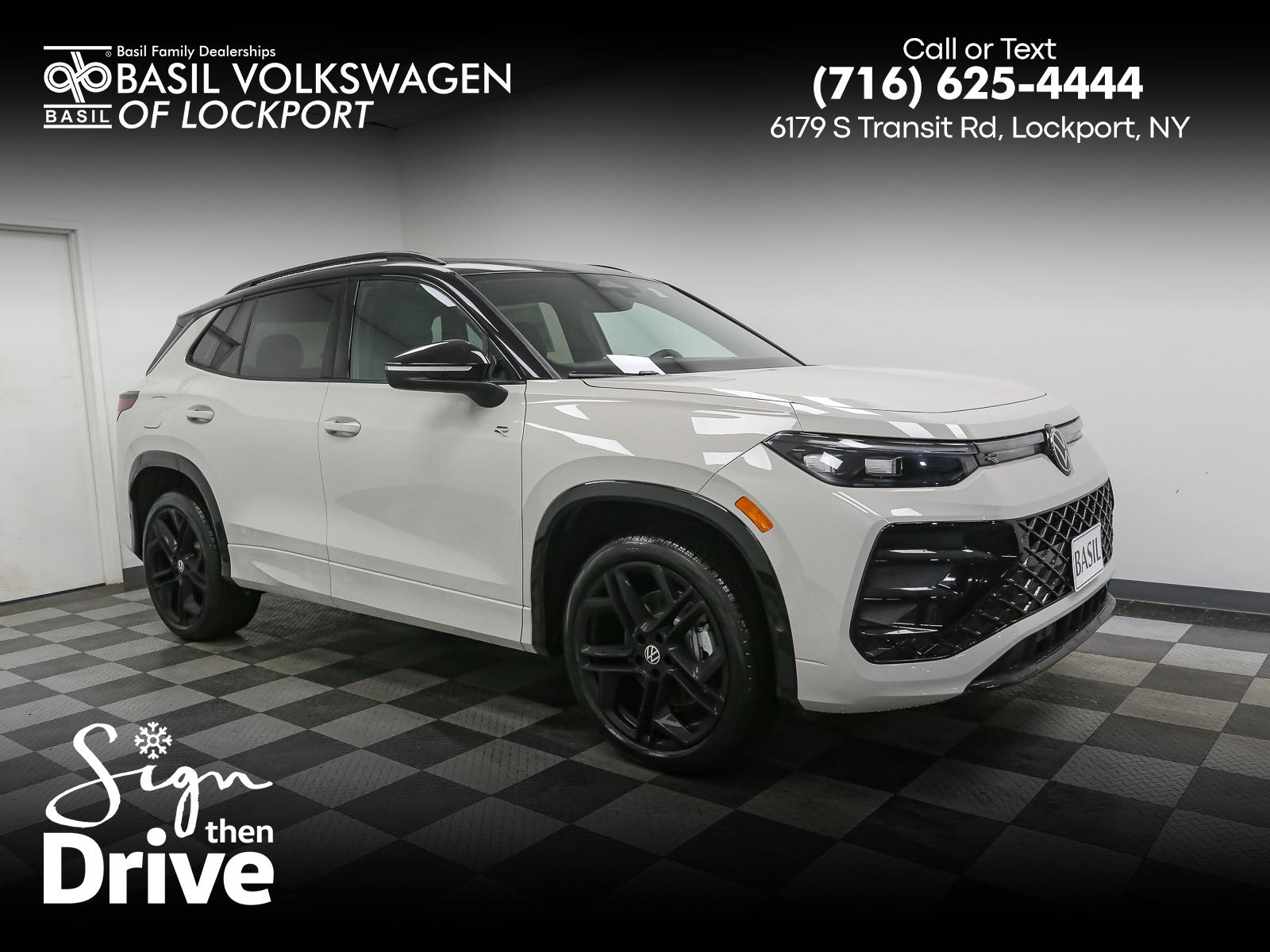 2026 Volkswagen Tiguan SE R-LINE BLACK's photo