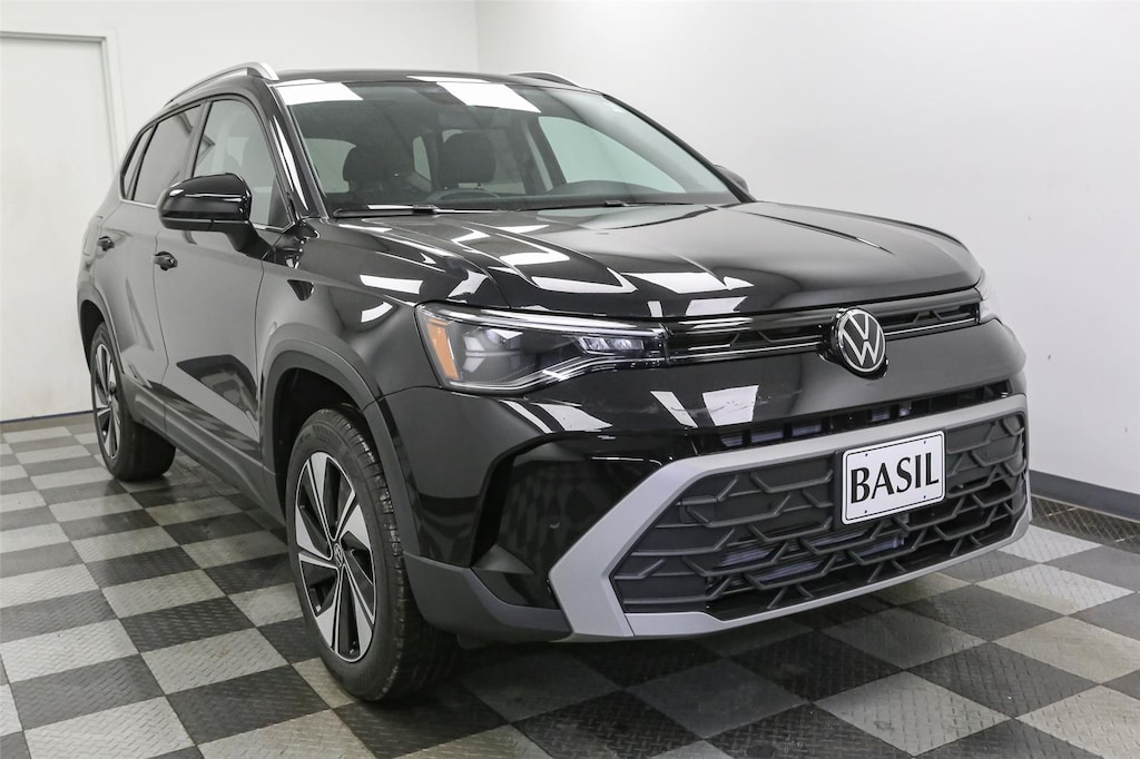 New 2025 Volkswagen Taos SE 4MOTION