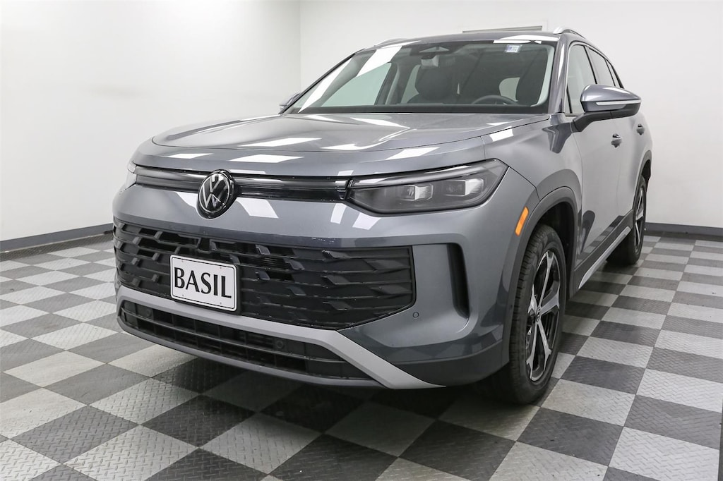 New 2025 Volkswagen Tiguan SE 4MOTION