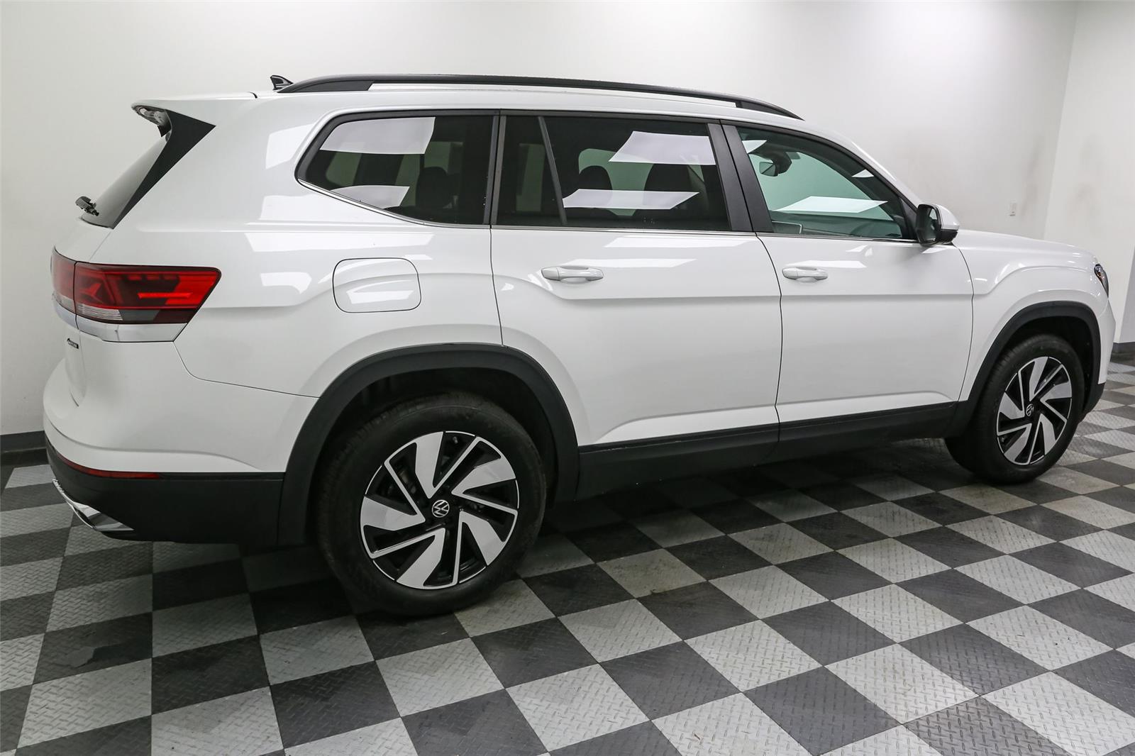 2026 Volkswagen Atlas SE w/Tech - Photo 8