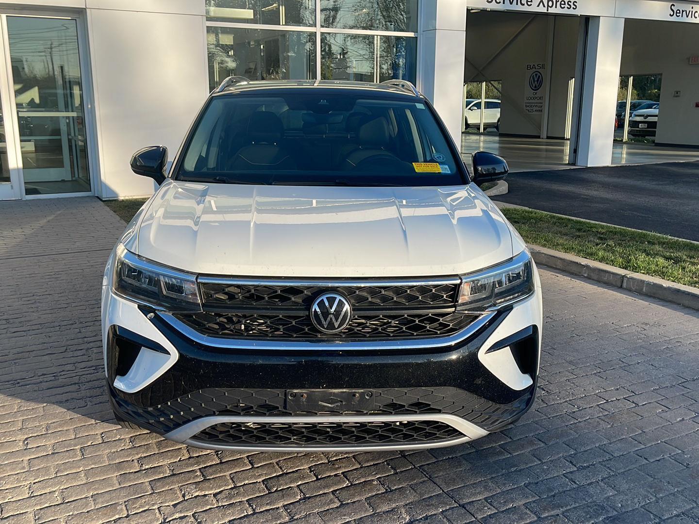 2024 Volkswagen Taos SE photo 2