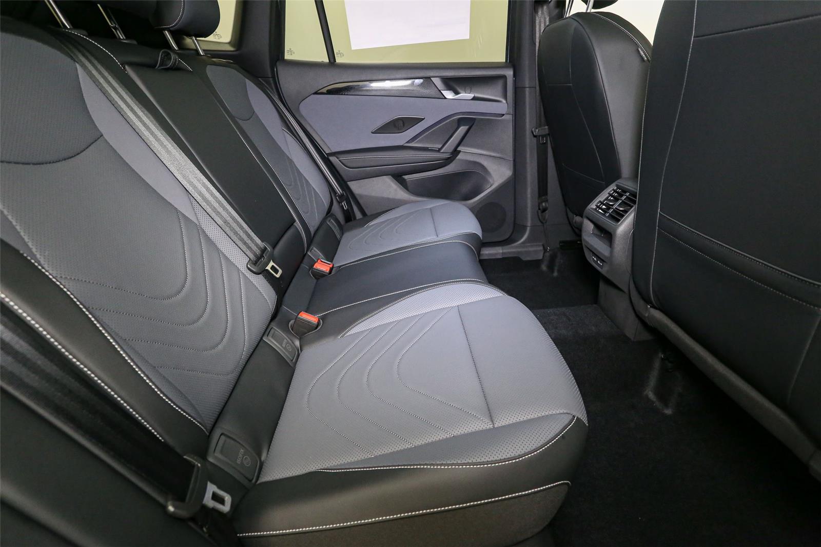 2026 Volkswagen Tiguan SE R-LINE BLACK - Photo 17