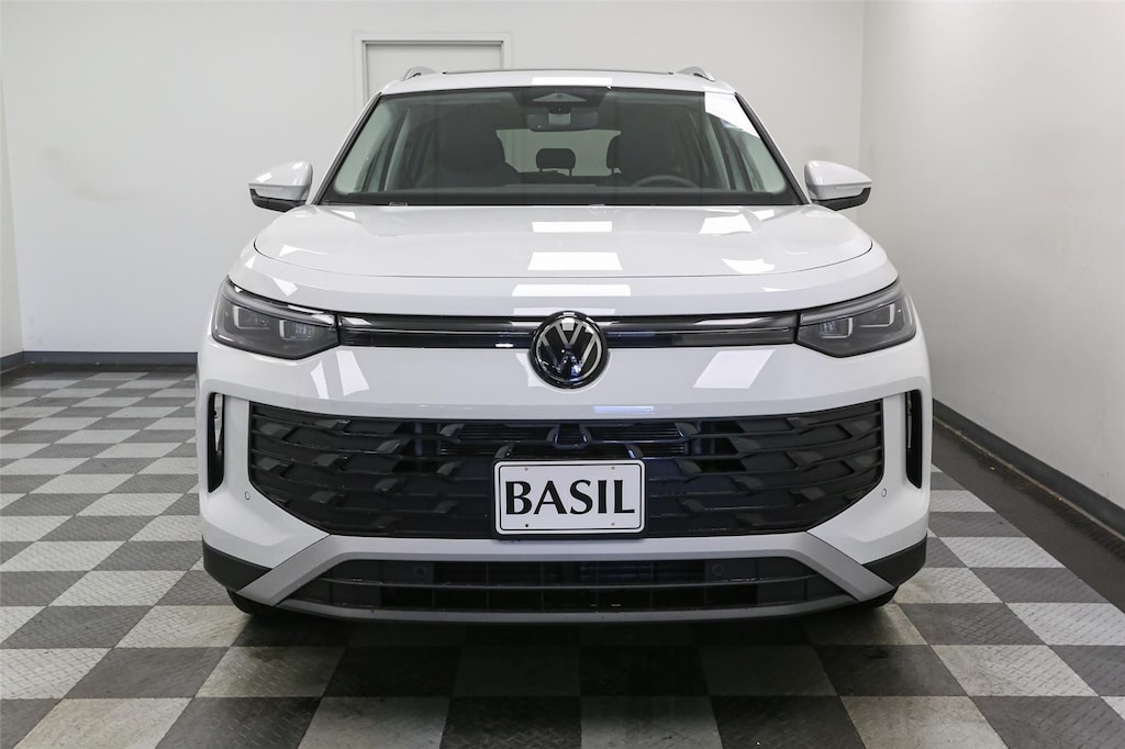 2026 Volkswagen Tiguan SE photo 3