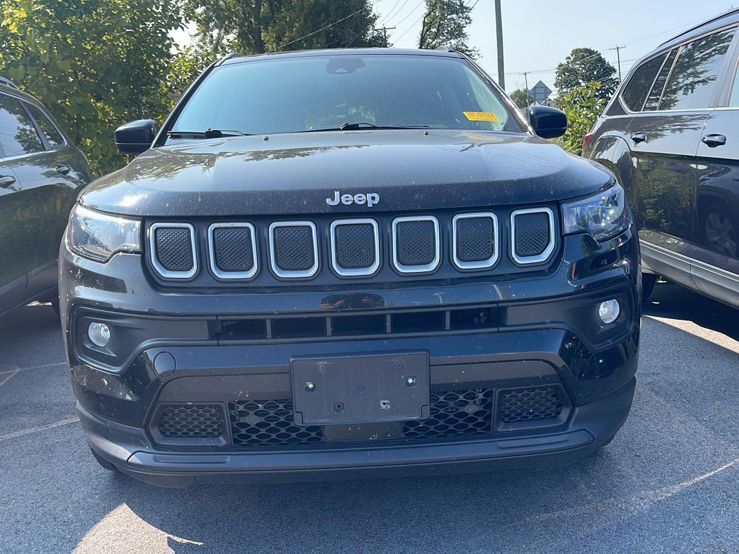 2022 Jeep Compass Latitude photo 2