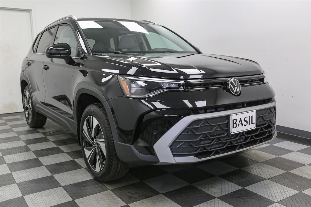 New 2025 Volkswagen Taos SE 4MOTION