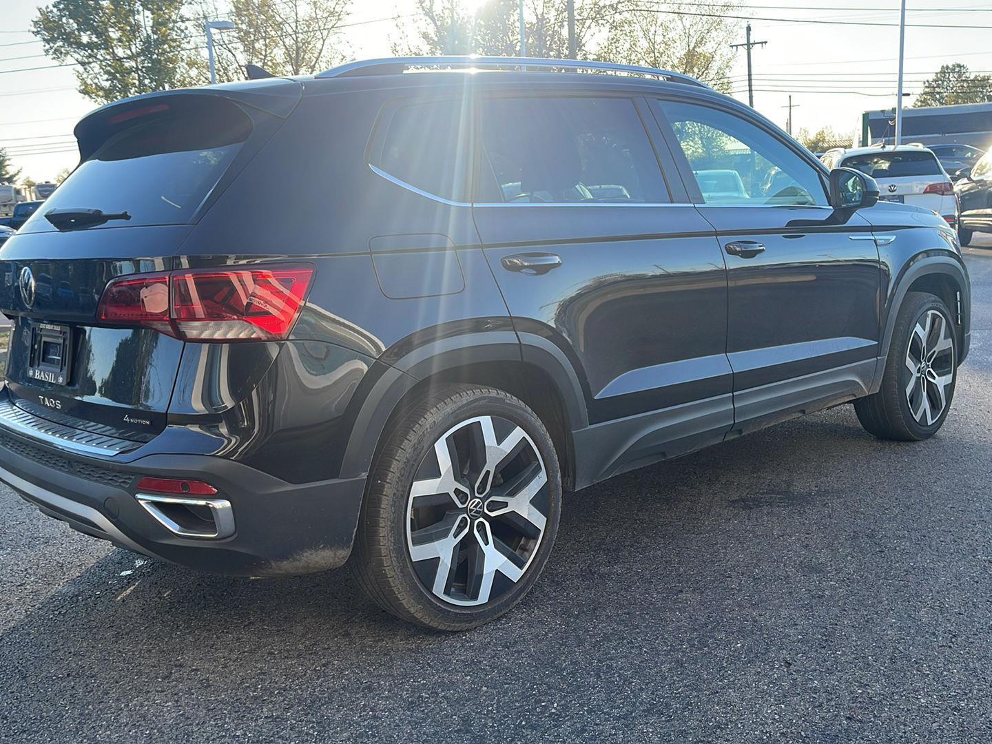 2023 Volkswagen Taos SEL photo 2