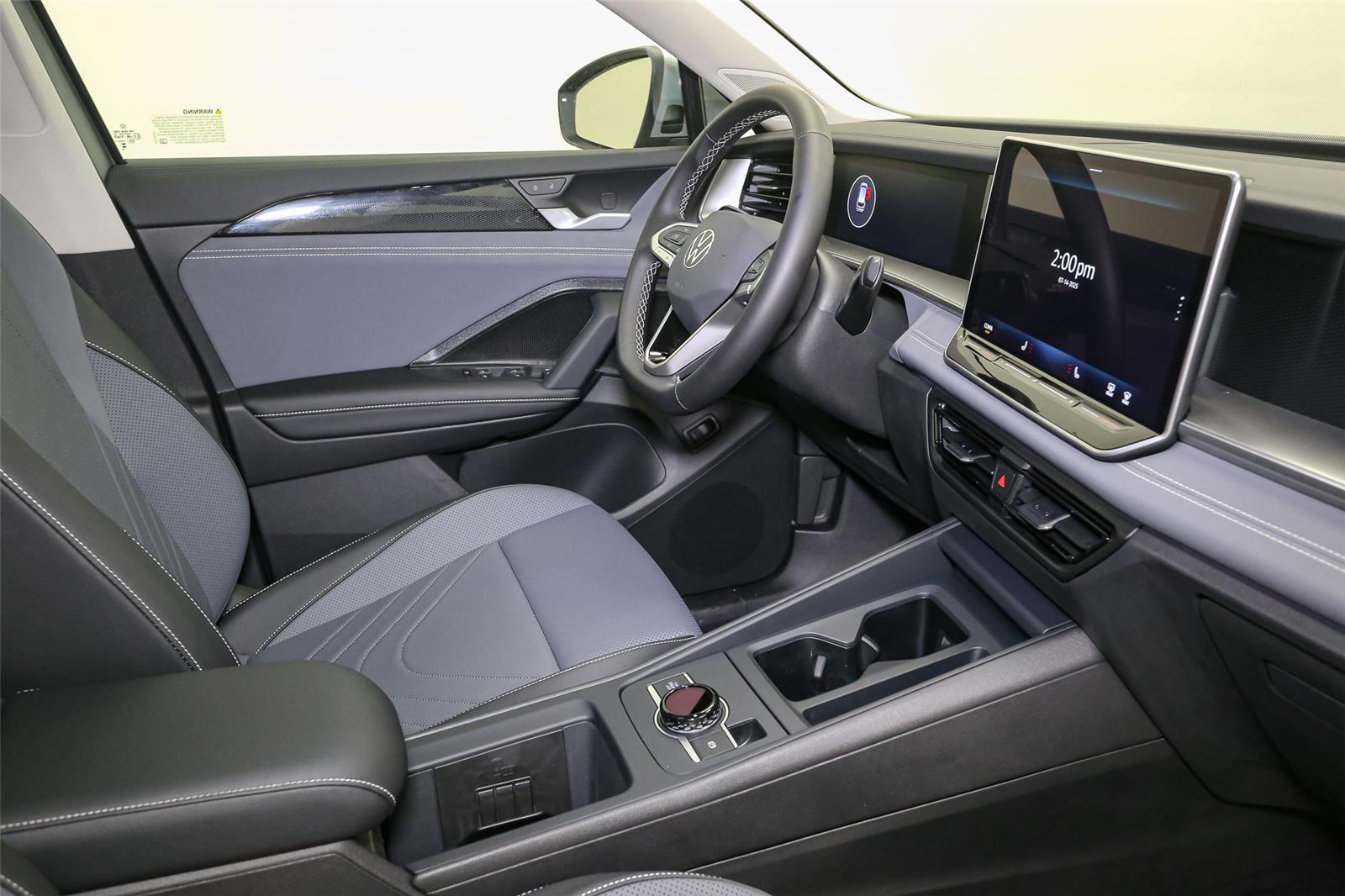 2025 Volkswagen Tiguan SE - Photo 16