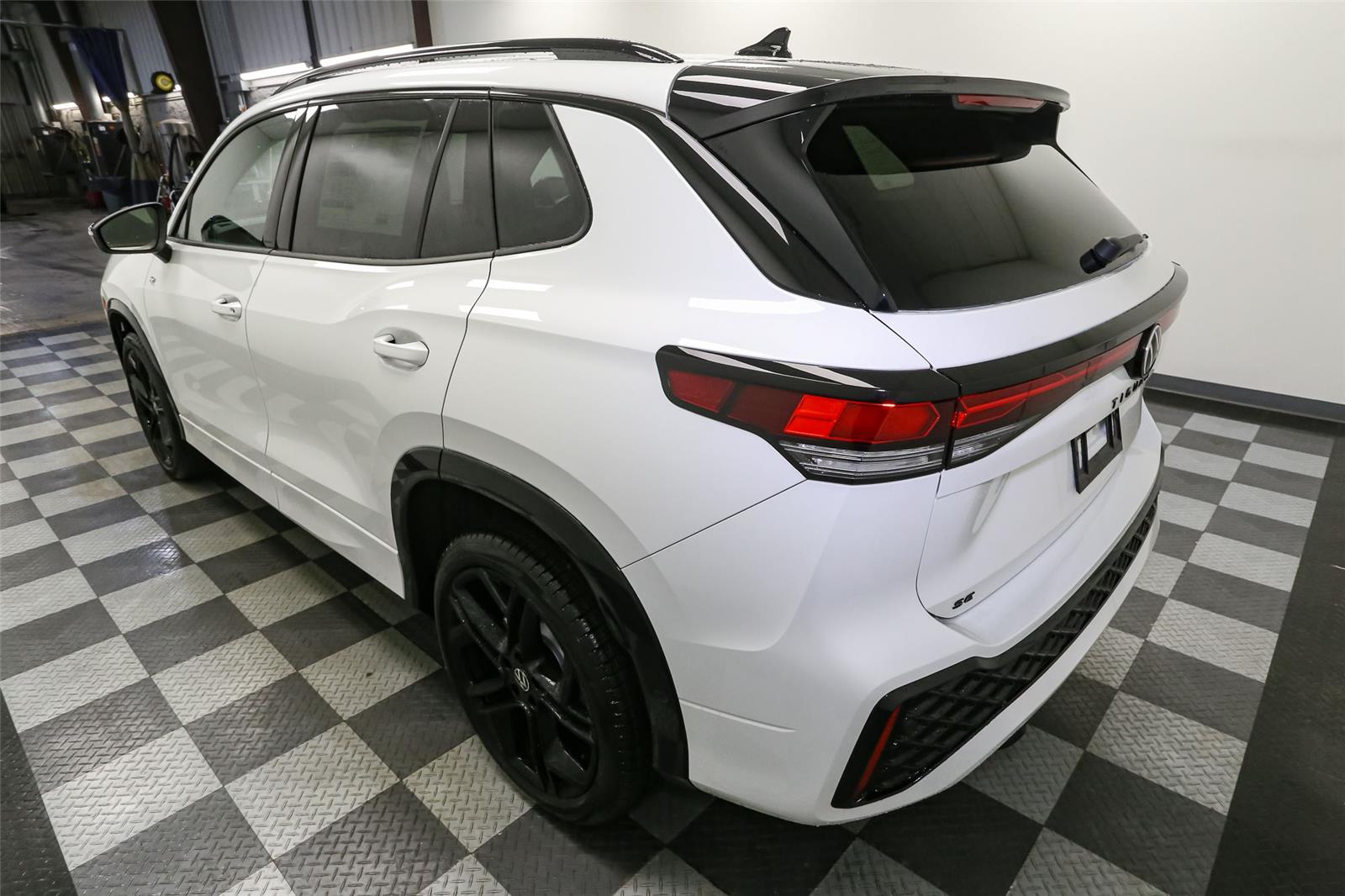 2026 Volkswagen Tiguan SE R-LINE BLACK - Photo 10