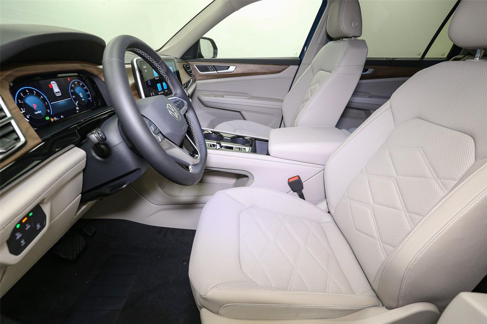 2026 Volkswagen Atlas SE w/Tech - Photo 23