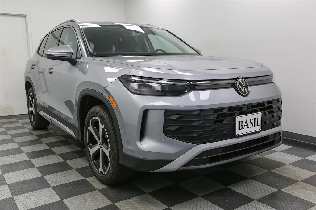 New 2025 Volkswagen Tiguan SE 4MOTION