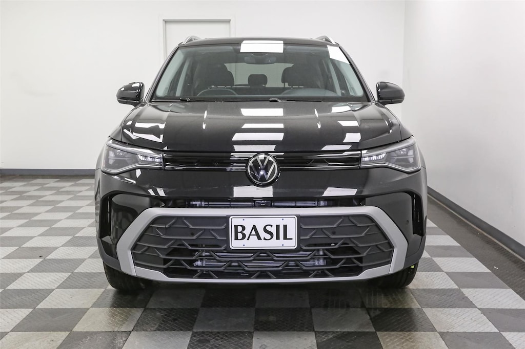 New 2025 Volkswagen Taos SE 4MOTION