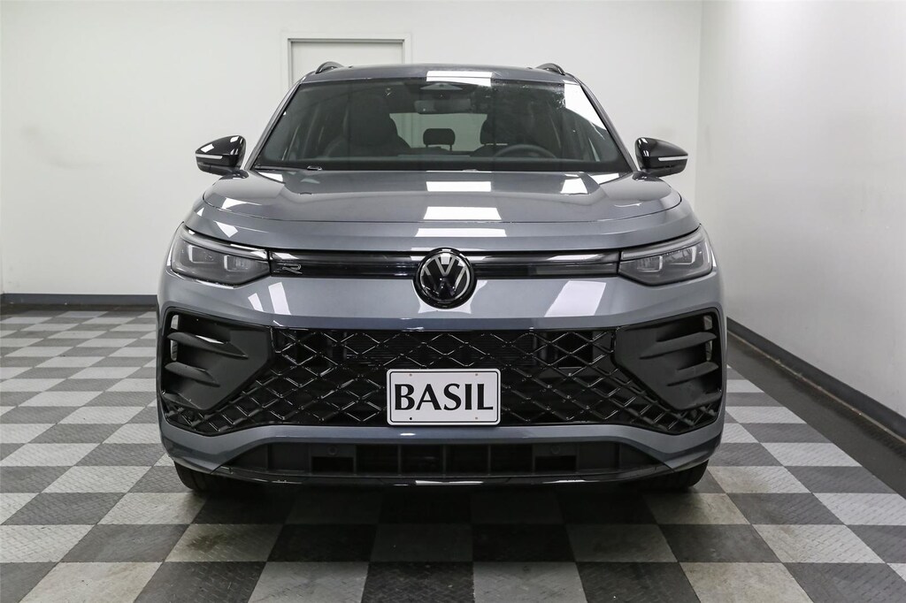 2026 Volkswagen Tiguan SE R-Line Black photo 3