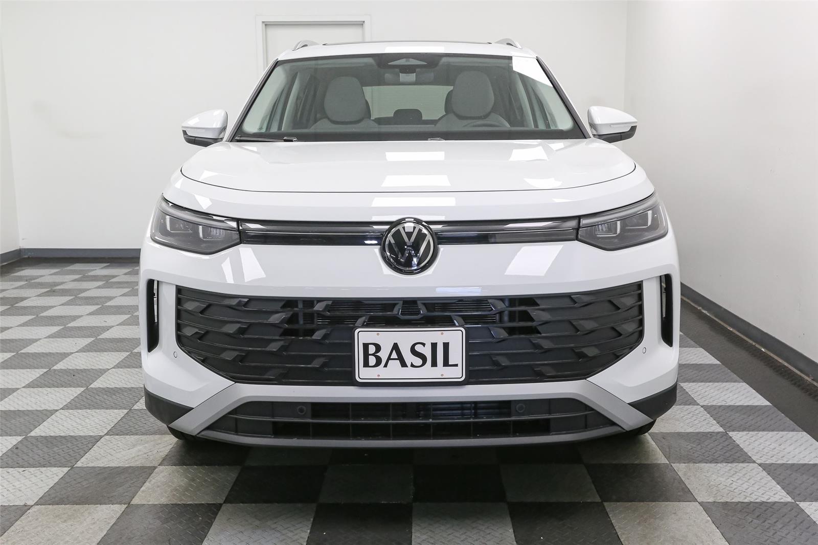 2025 Volkswagen Tiguan SE photo 3