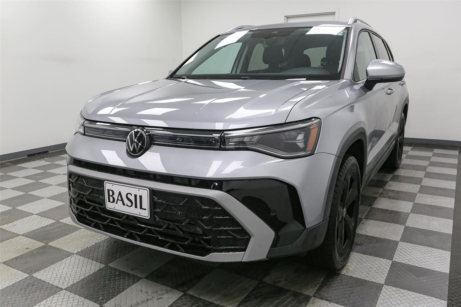 2025 Volkswagen Taos SEL photo 4