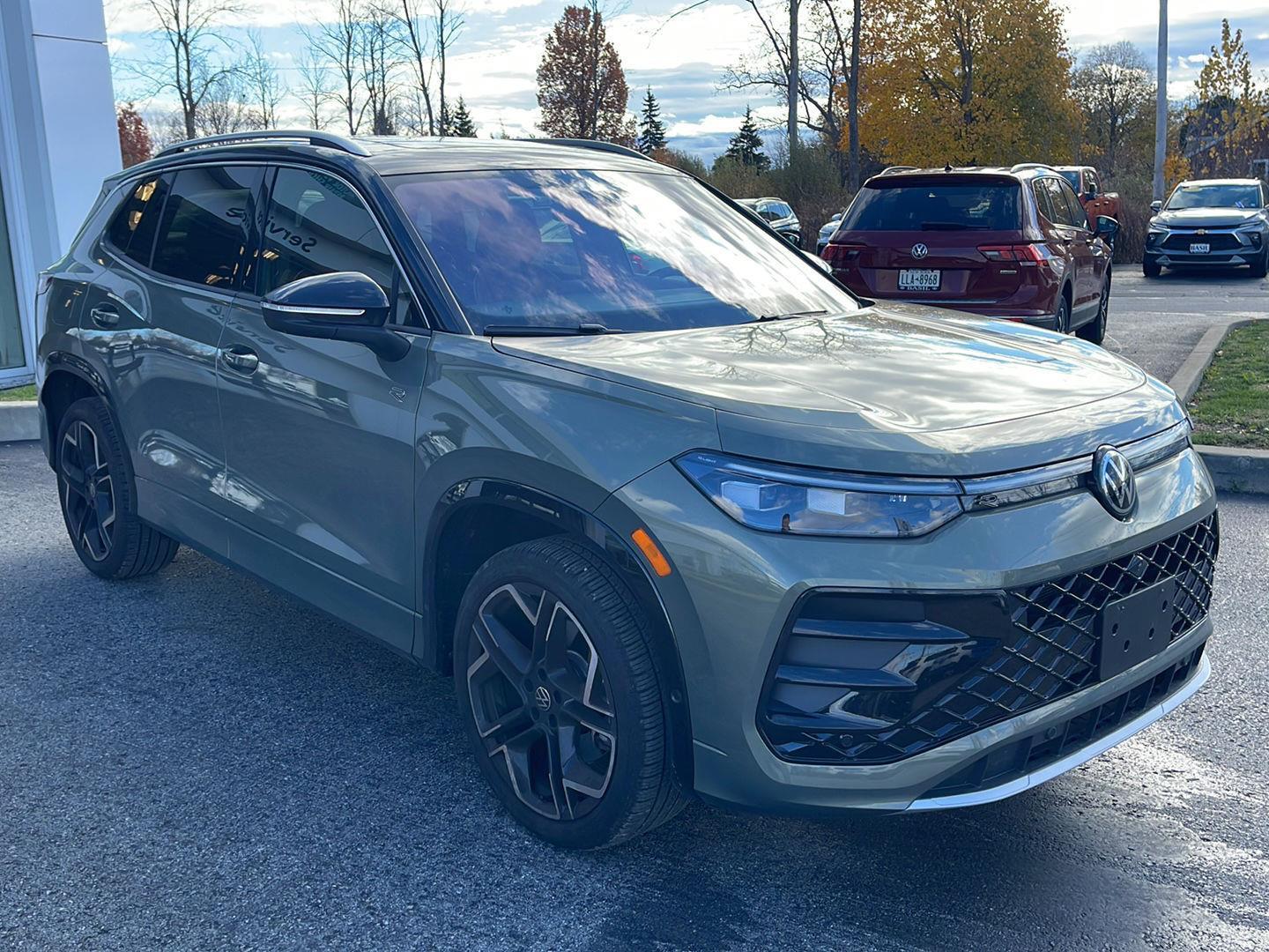 2025 Volkswagen Tiguan SEL R-Line Black photo 3