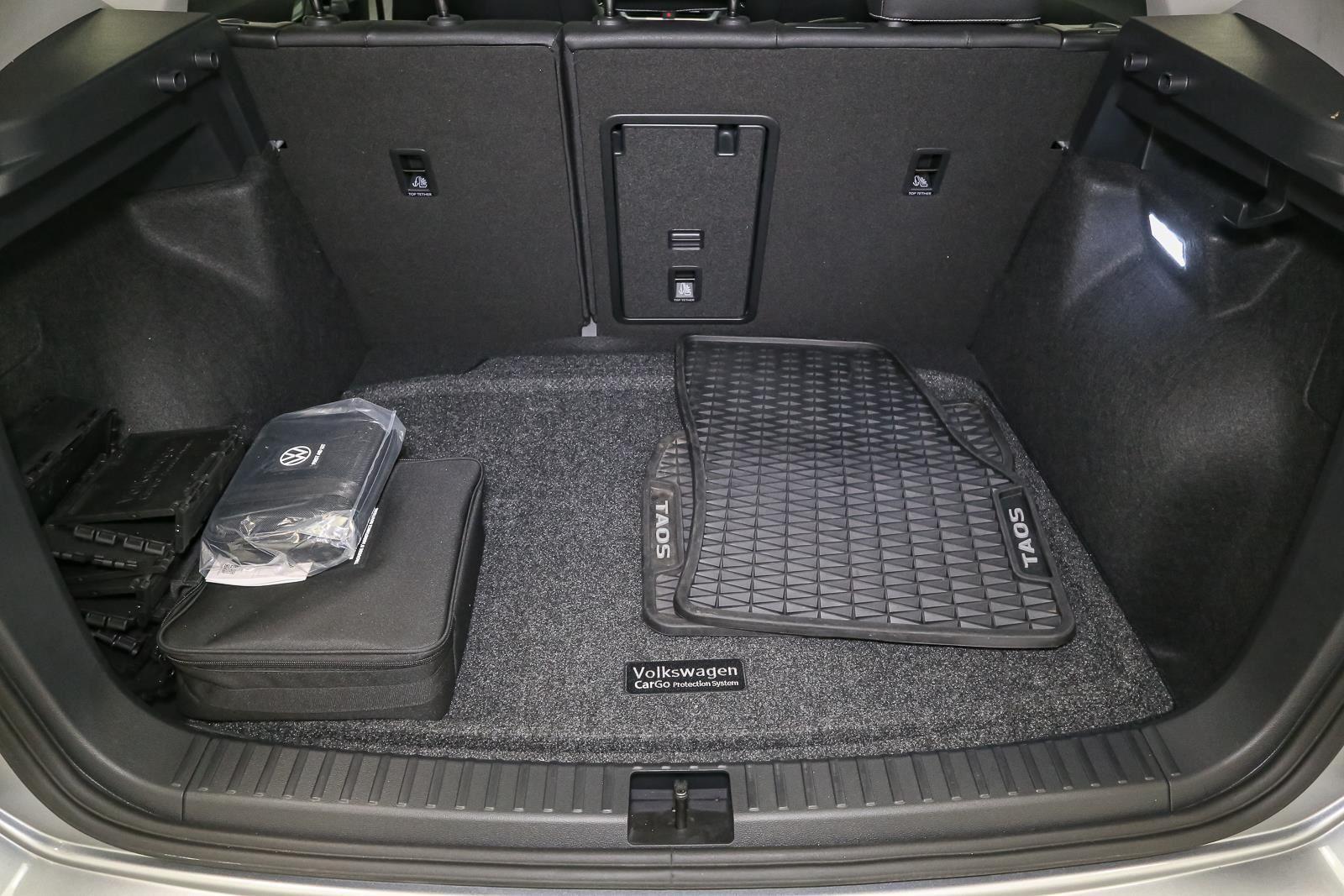 2025 Volkswagen Taos SEL - Photo 13