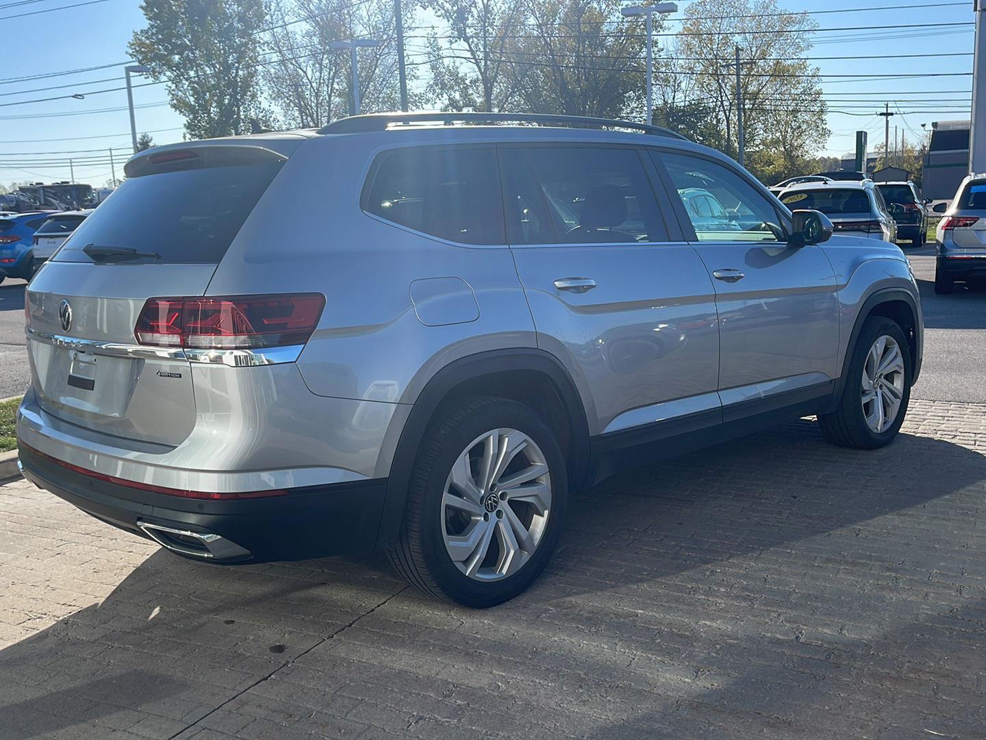 2023 Volkswagen Atlas SE Technology photo 3