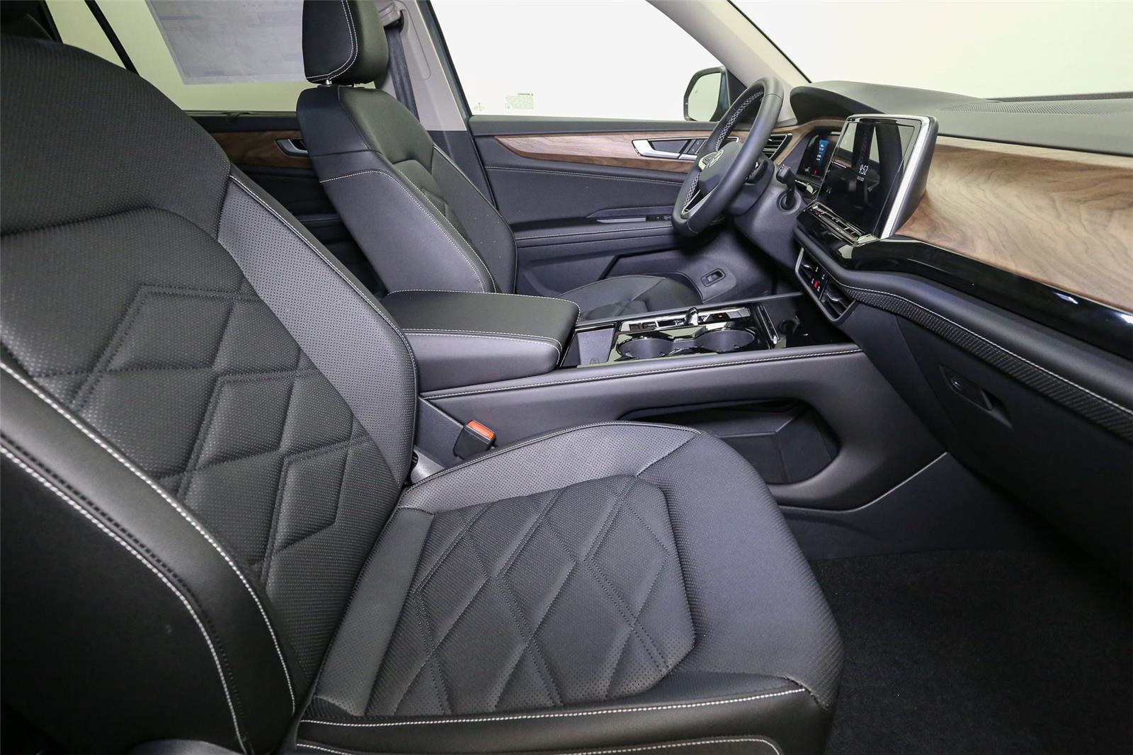 2026 Volkswagen Atlas SE w/Tech - Photo 14