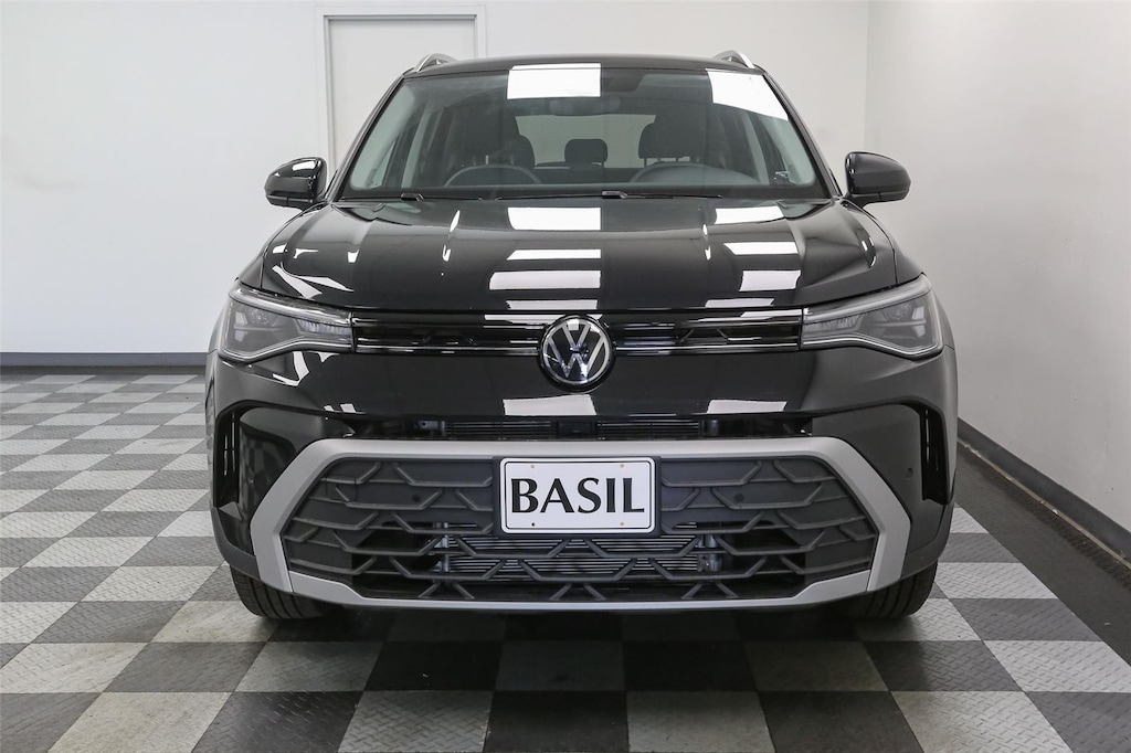 New 2025 Volkswagen Taos SE 4MOTION