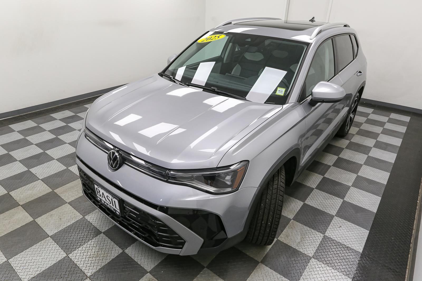 2025 Volkswagen Taos SEL - Photo 6